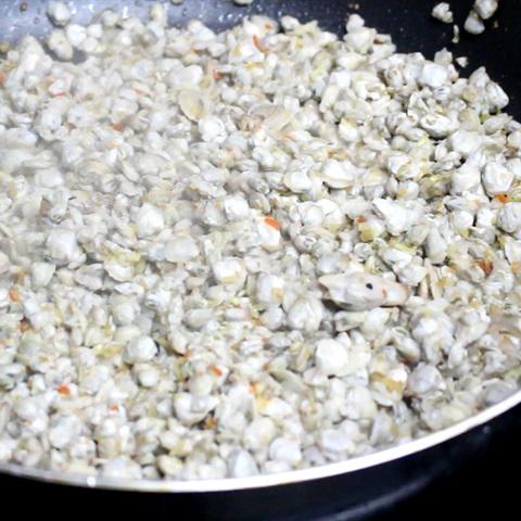 Cách làm hến xúc bánh đa