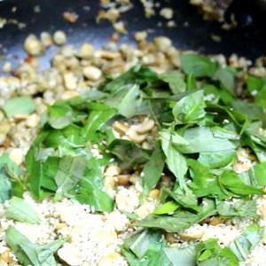 Cách làm hến xúc bánh đa