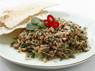 Hến xúc bánh tráng