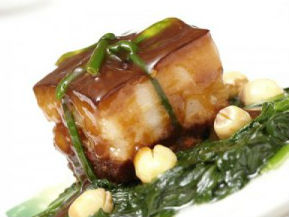 Heo quay hầm hạt sen