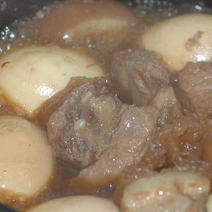 Cách làm heo quay kho trứng