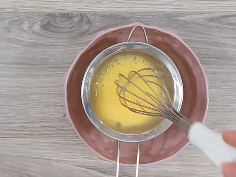 Hết veo nồi cơm với món sườn heo chiên tỏi ớt thơm lừng, đậm vị