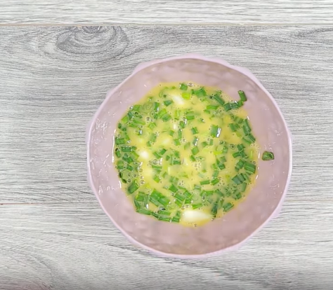 Hết veo nồi cơm với món sườn heo chiên tỏi ớt thơm lừng, đậm vị