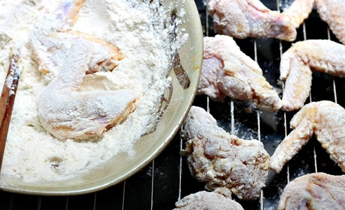 Hết veo nồi cơm với món tôm rim cay dễ làm, ăn ngon