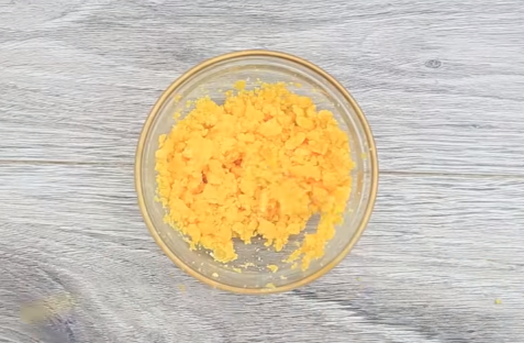 Hoa quả tươi trộn tạo hình hoàng tử ếch xanh cho bé