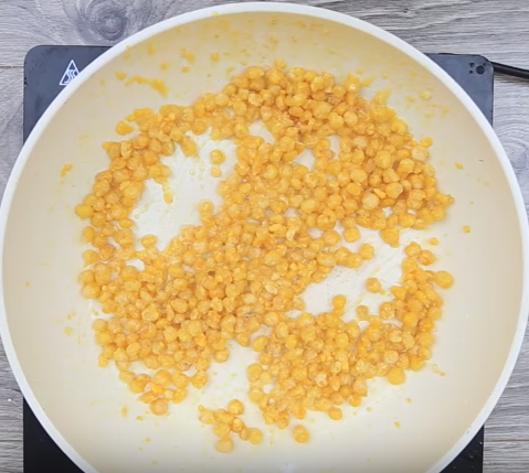 Hoa quả tươi trộn tạo hình hoàng tử ếch xanh cho bé