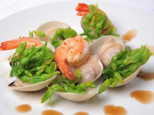 Hoa thiên lý xào nghêu