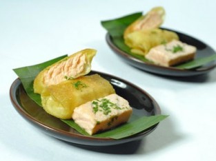 Hoành thánh cuốn cá hồi