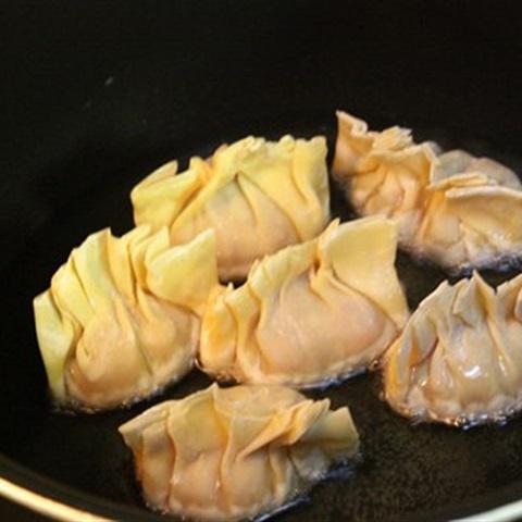 Cách làm hoành thánh tôm thịt