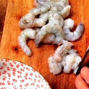 Cách làm hoành thánh tôm truyền thống