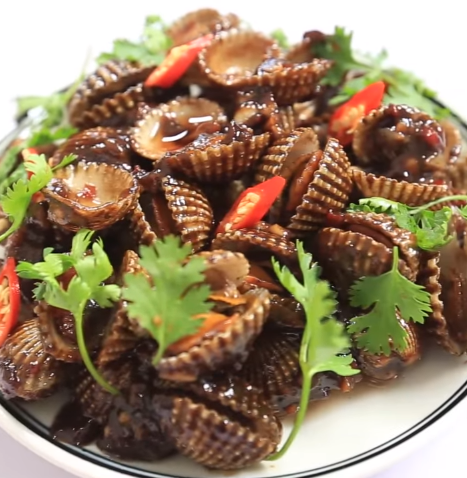 Học cách chiên trứng bằng lá chuối ngon "chảy nước mắt" của người Thái