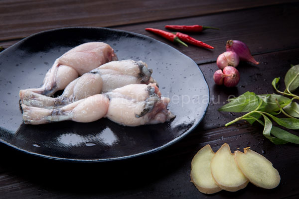 Học cách làm ếch nướng ống tre từ siêu đầu bếp