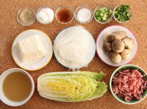 Học cách làm mỳ vịt xào dưa vô cùng đơn giản