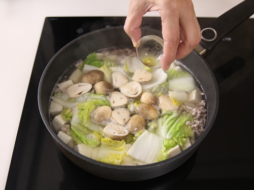 Học cách làm mỳ vịt xào dưa vô cùng đơn giản