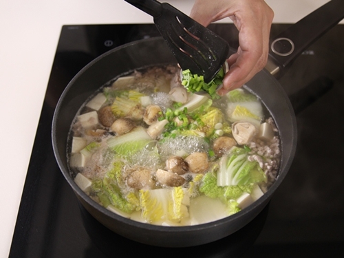 Học cách làm mỳ vịt xào dưa vô cùng đơn giản