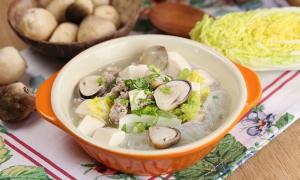 Học cách làm mỳ vịt xào dưa vô cùng đơn giản