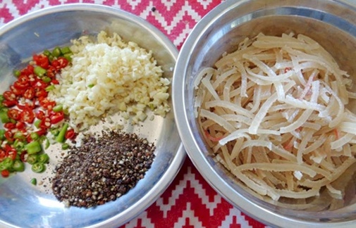 Học lỏm cách làm thịt xá xíu mềm thơm, đậm đà, ăn với gì cũng ngon