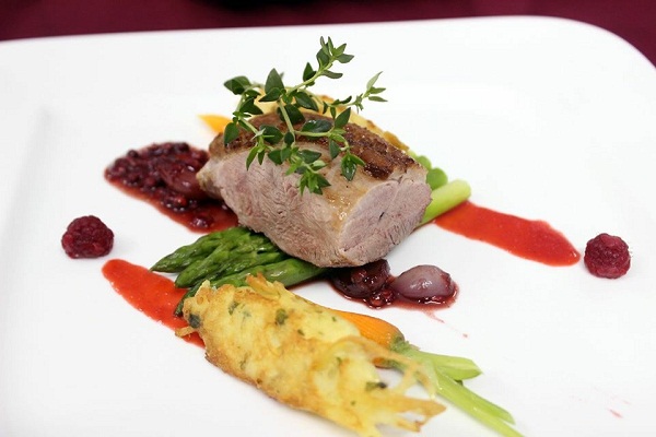 Học nấu ăn ngon món Âu bò sốt mâm xôi