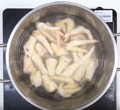 Học người Thái cách làm gỏi thịt lợn lạ miệng, cực thơm ngon