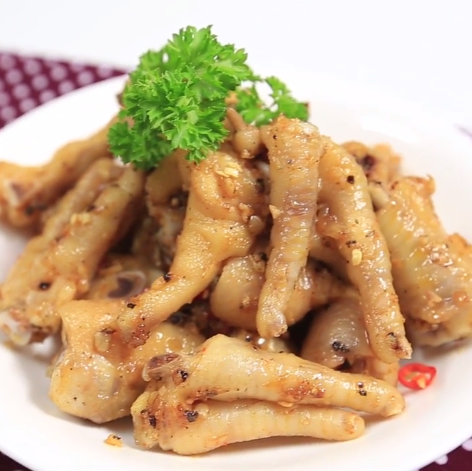 Học người Thái cách làm gỏi thịt lợn lạ miệng, cực thơm ngon