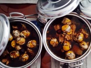 Hột vịt lộn hầm thuốc bắc