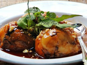 Hột vịt lộn xào me