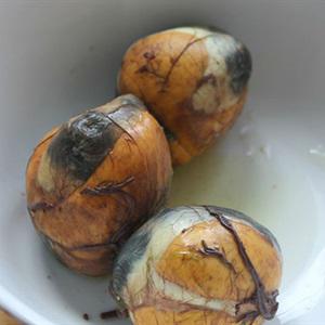 Cách làm hột vịt xào me