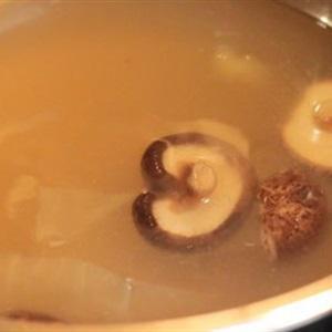 Cách làm hủ tiếu nấu chay