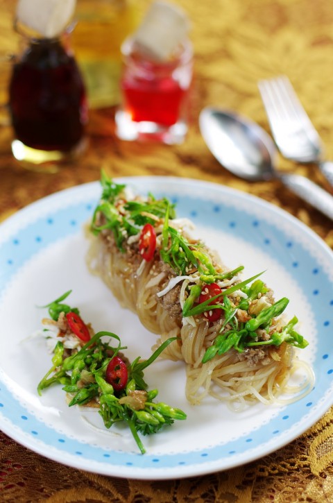 Hủ tiếu trộn hoa thiên lý