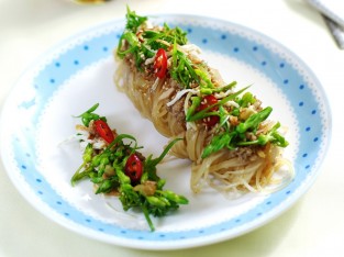 Hủ tiếu trộn hoa thiên lý