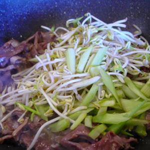 Cách làm hủ tiếu xào tim heo