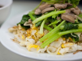 Hủ tíu mềm áp chảo