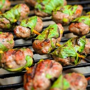 Cách làm húng quế cuộn thịt kiểu Thái