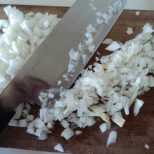 Cách làm húng quế cuộn thịt kiểu Thái