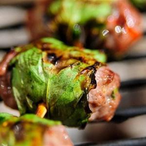 Cách làm húng quế cuộn thịt kiểu Thái