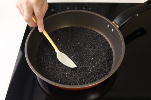 Hướng dẫn cách làm bánh gạo viên truyền thống Hàn Quốc cực kỳ thơm ngon