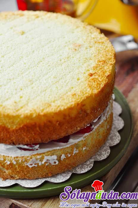 Hướng dẫn cách làm bánh gato dâu tây ngọt ngào đón Valentine