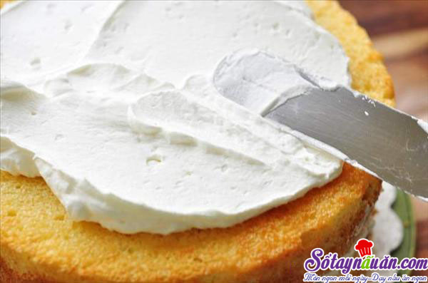 Hướng dẫn cách làm bánh gato dâu tây ngọt ngào đón Valentine