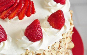 Hướng dẫn cách làm bánh gato dâu tây ngọt ngào đón Valentine