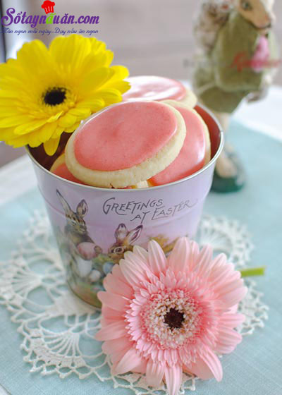 Hướng dẫn cách làm bánh quy phủ kem dâu tây