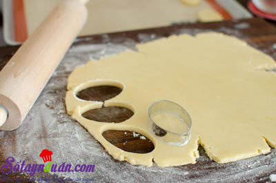 Hướng dẫn cách làm bánh quy phủ kem dâu tây