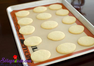 Hướng dẫn cách làm bánh quy phủ kem dâu tây