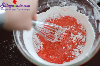 Hướng dẫn cách làm bánh quy phủ kem dâu tây