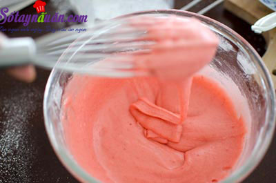 Hướng dẫn cách làm bánh quy phủ kem dâu tây