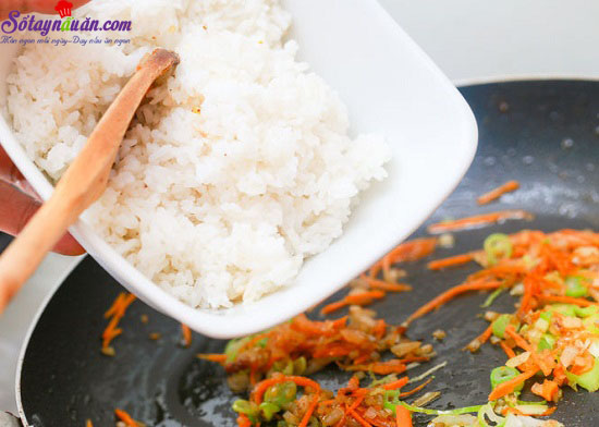 Hướng dẫn cách làm món cơm chiên Nhật Bản thơm ngon hấp dẫn