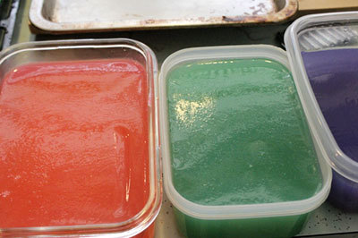 Hướng dẫn cách làm mứt rau câu dai dai ưa trẻ nít dịp Tết