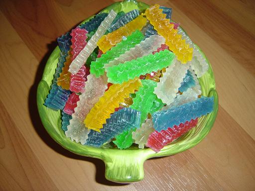 Hướng dẫn cách làm mứt rau câu dai dai ưa trẻ nít dịp Tết