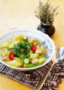 Hướng dẫn cách nấu canh ngao nấu dọc mùng thơm ngon, lạ miệng