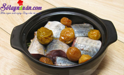Hướng dẫn kho cá với mơ ngâm lạ mà tuyệt ngon