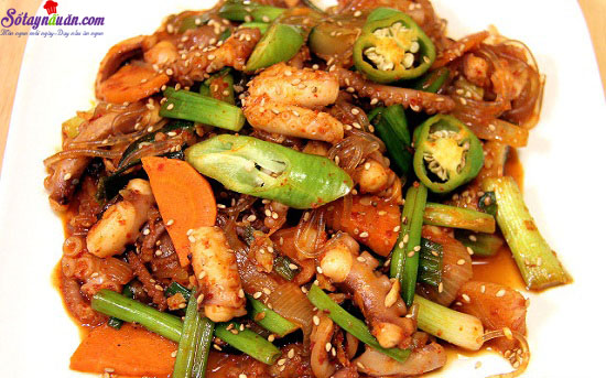 Hướng dẫn làm bạch tuộc xào cay kiểu Hàn ngon tuyệt